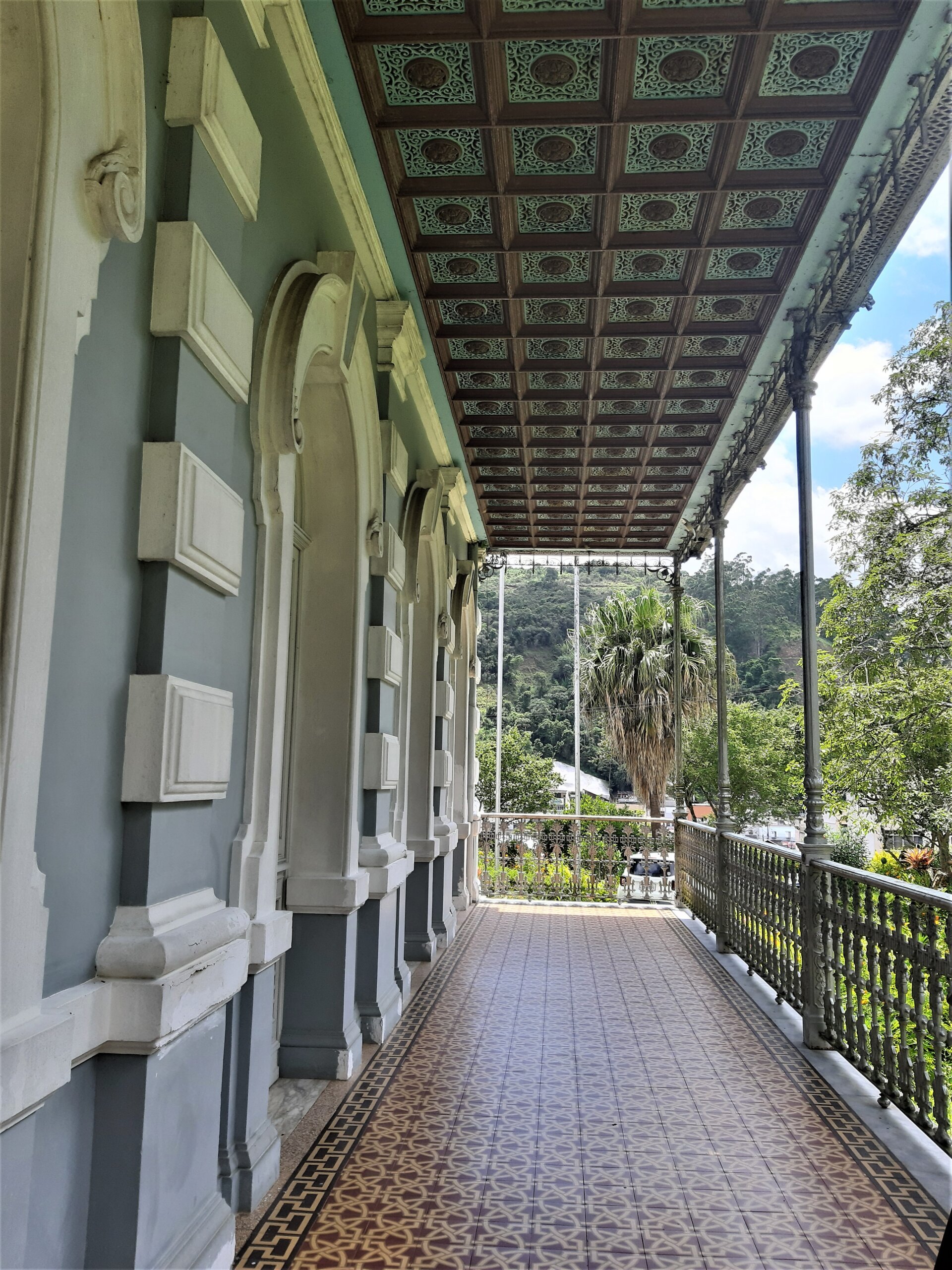 Varanda do palacete do barão das Duas Barras. Acervo pessoal